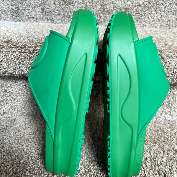 Gucci Men\'s Green GG Interlocking Platform Slides. main image 9